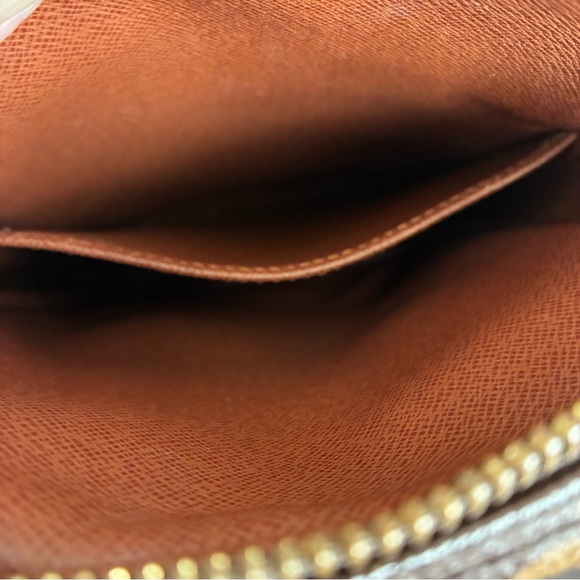 Louis Vuitton Danube Bag Vintage Crossbody Monogram Comes with COA and Dustbag - Picture 14 of 16